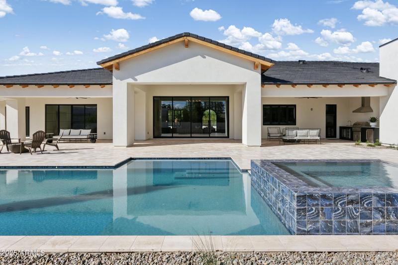 CUSTOM POOL BY PRESIDENTIAL POOLS