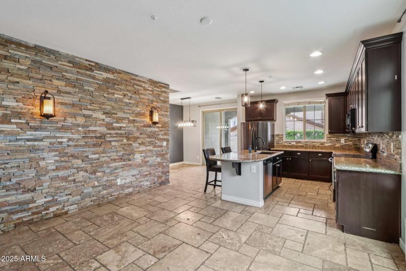 12-web-or-mls-W Palo Brea Ln-L2608-010