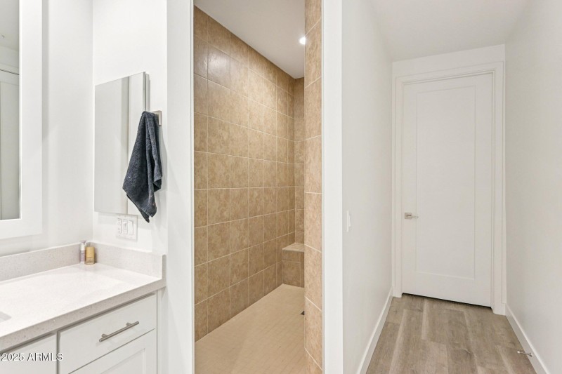 32-web-or-mls-N 136th St-S3009-032