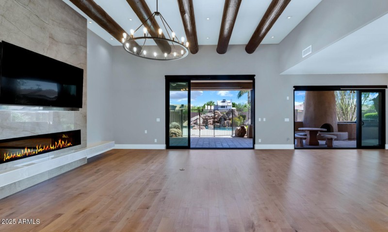 24005 N 45th Dr-large-010-024-TOD8796-15