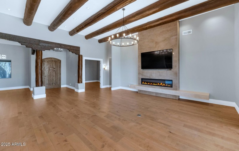 24005 N 45th Dr-large-012-034-TOD8770-15