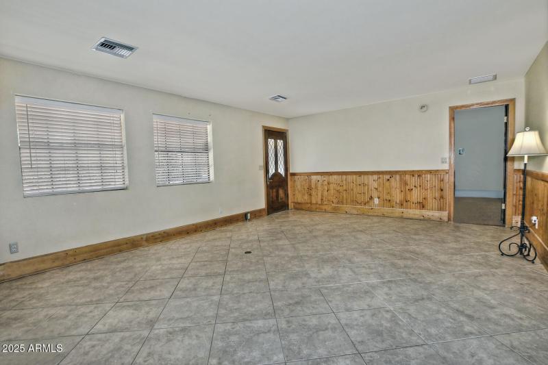 Living Room-011-001-1500x1000