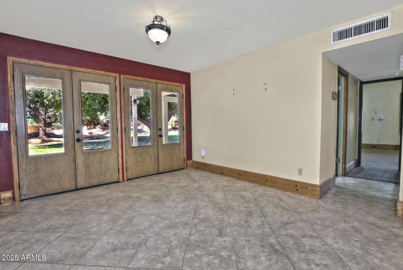 Dining Area-013-029-1494x1000