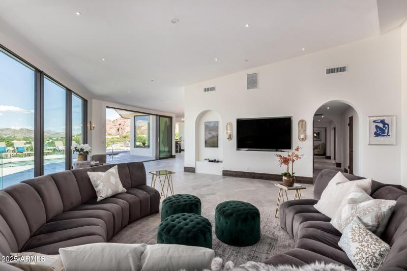 08 - Camelback Canyon