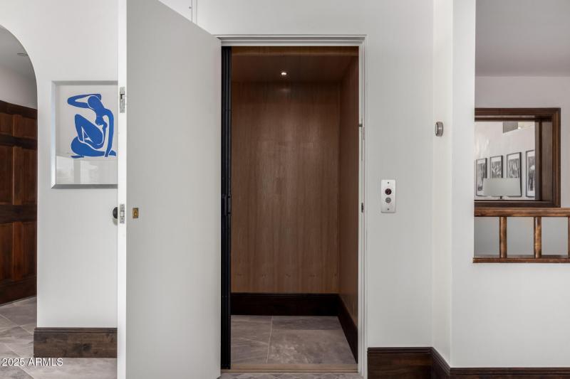 16 - Camelback Canyon