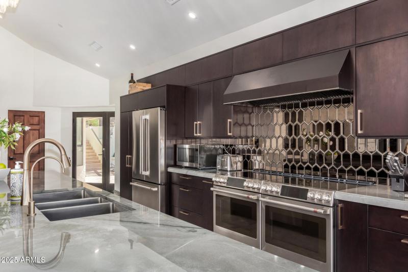 21 - Camelback Canyon