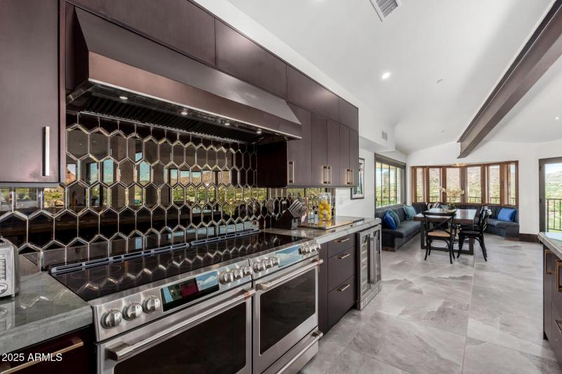 25 - Camelback Canyon