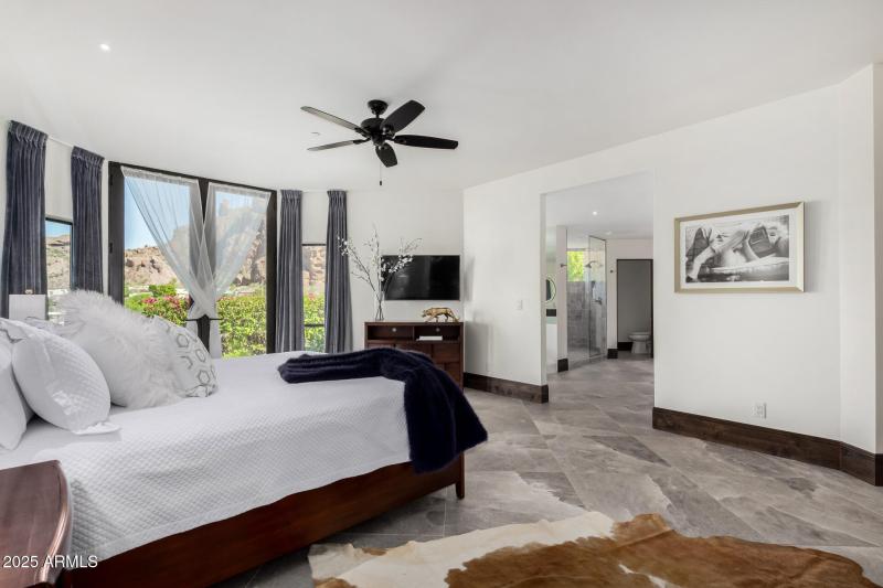 40 - Camelback Canyon