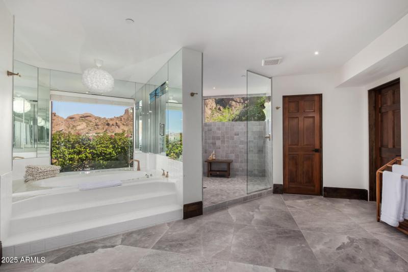 44 - Camelback Canyon