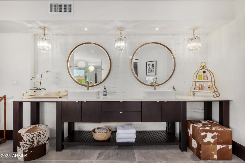 49 - Camelback Canyon