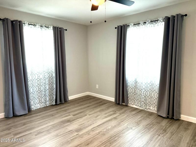 7016 spacious master bedroom