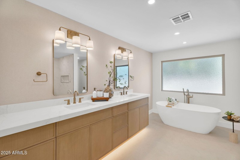 24-web-or-mls-7655 E Windrose Dr - 22