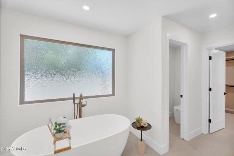 28-web-or-mls-7655 E Windrose Dr - 26