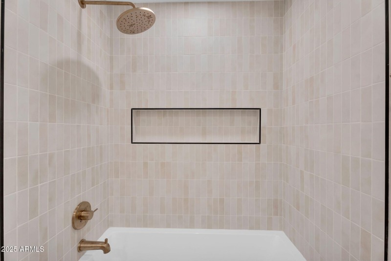 40-web-or-mls-7655 E Windrose Dr - 35