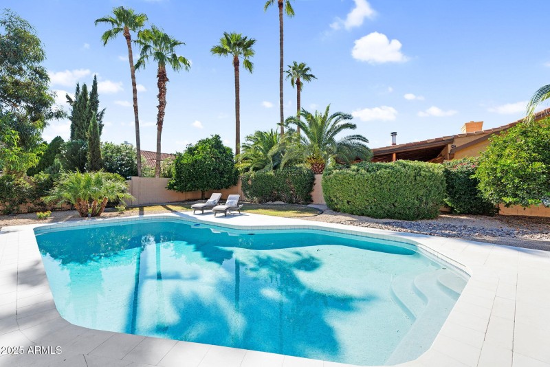 43-web-or-mls-7655 E Windrose Dr - 44