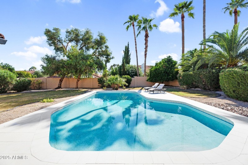 44-web-or-mls-7655 E Windrose Dr - 45