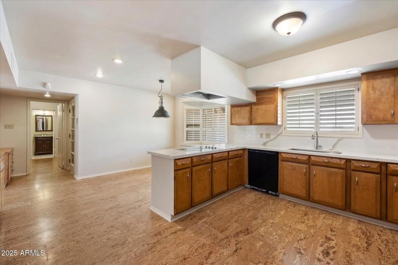 Breakfast/Kitchen/3rd Bathroom