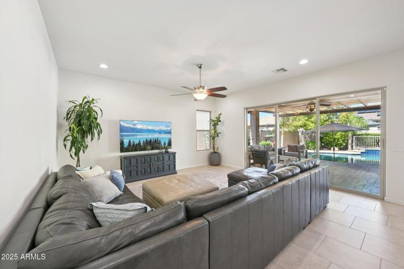 7-web-or-mls-N 161st Ave-S3009-007