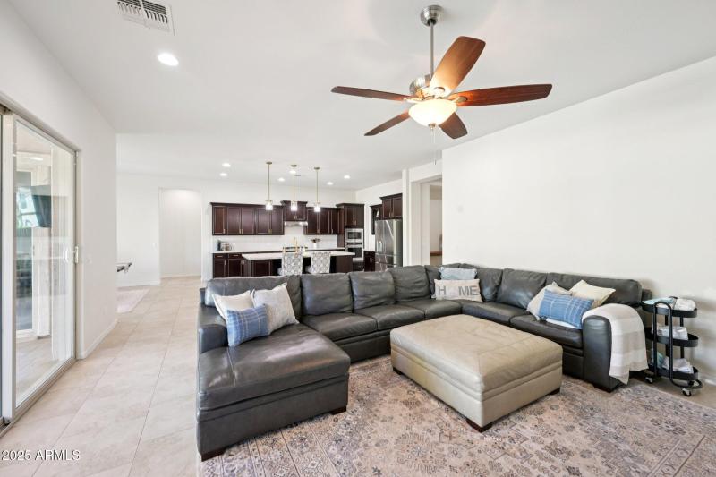 9-web-or-mls-N 161st Ave-S3009-009