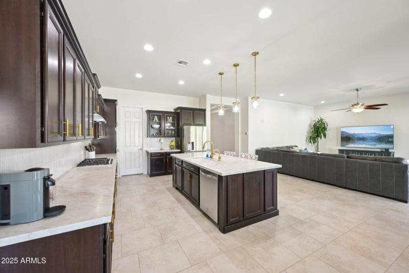 17-web-or-mls-N 161st Ave-S3009-017