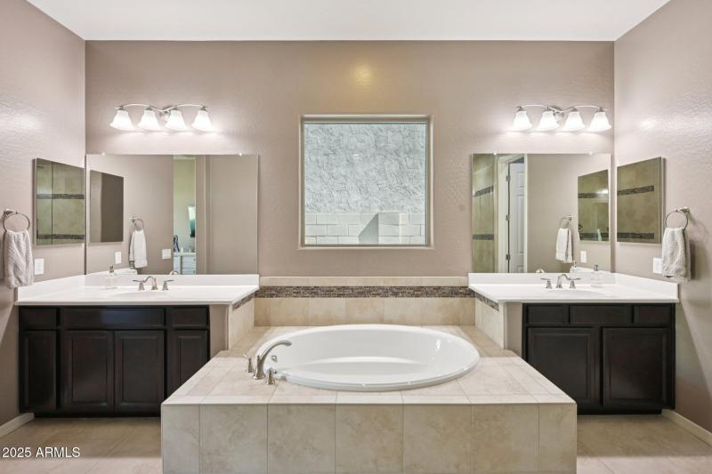 41-web-or-mls-N 161st Ave-S3009-041