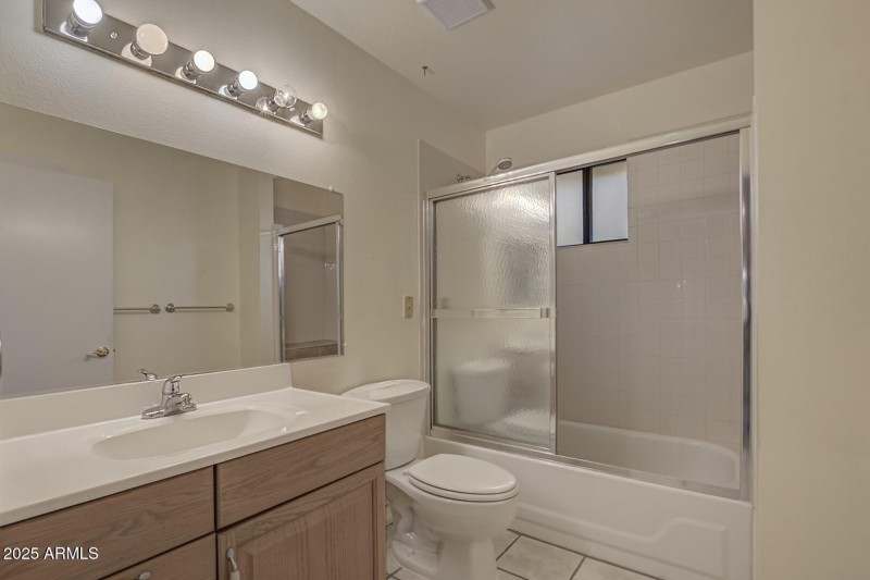 Upstairs Hall Bathroom