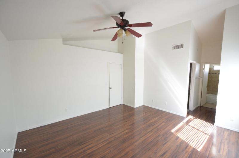 Master Bedroom2