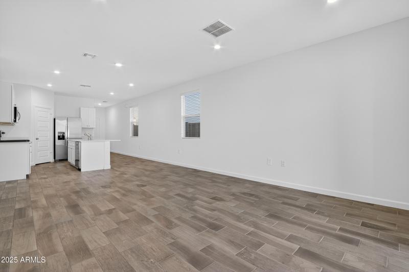 012_036_a4m_opnshw (1)