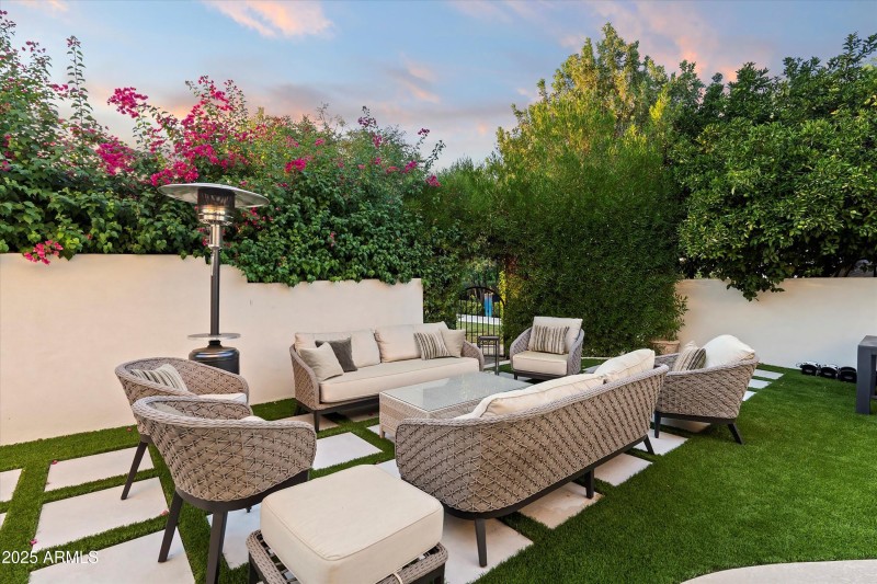 Guest House Courtyard_final