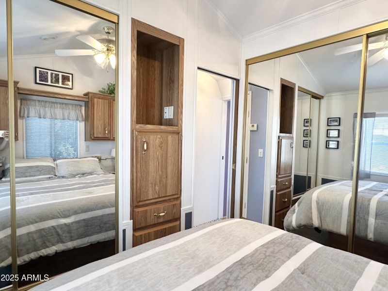 WOW, DOUBLE MIRRORED CLOSETS!