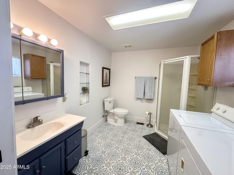 GRAND 2ND BATHROOM