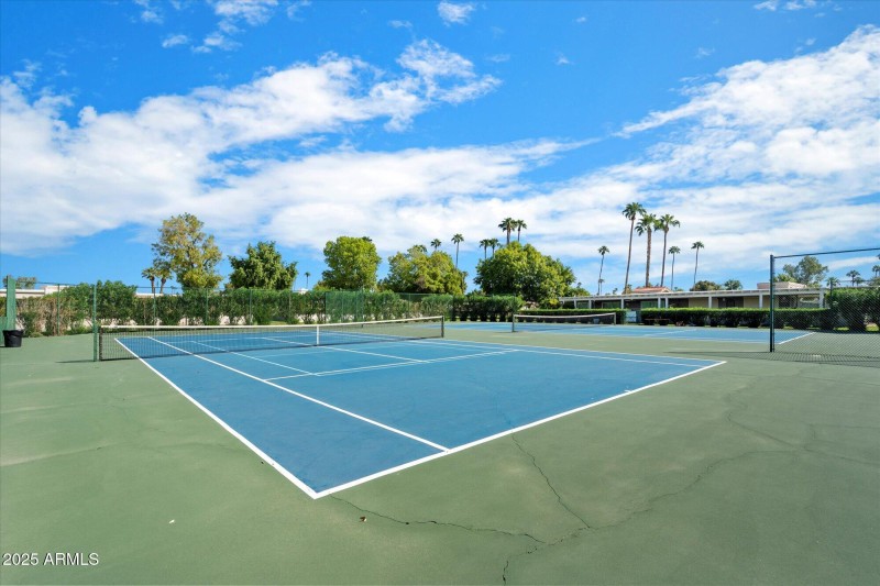 2 Tennis & Pickleball courts