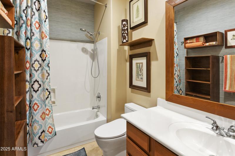 Guest ensuite bath