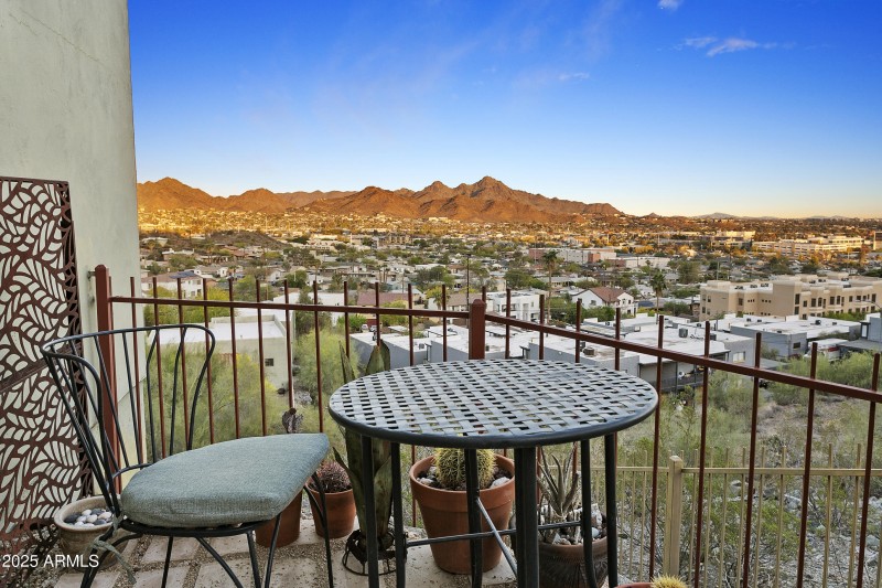 Lower level S side patio