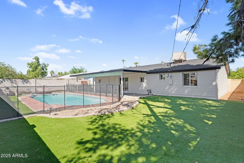 29-web-or-mls-3545 E Friess Dr-33