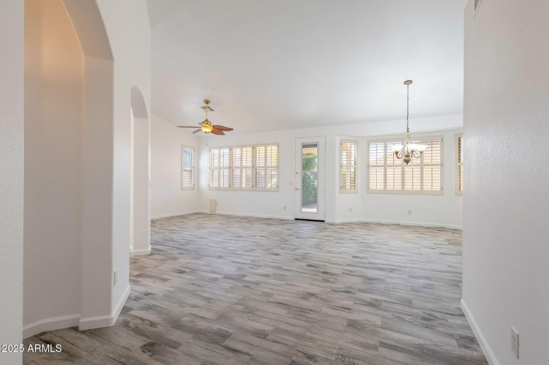 5-web-or-mls-18083 W Douglas Way, Surpis