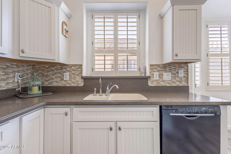 15-web-or-mls-18083 W Douglas Way, Surpi