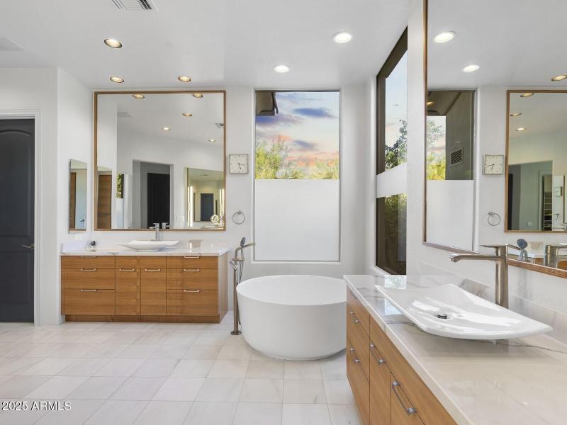 055_Primary Bathroom