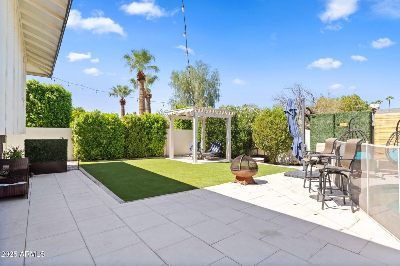 Pergola surrounded by raised Walls