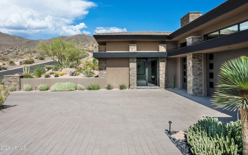 Auto Court/ Casita Entry