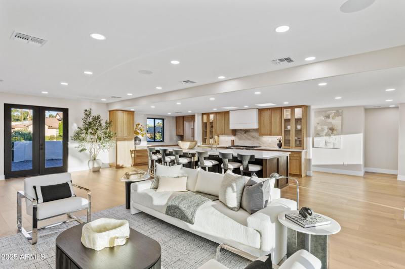 8436 N Vía Linda-35