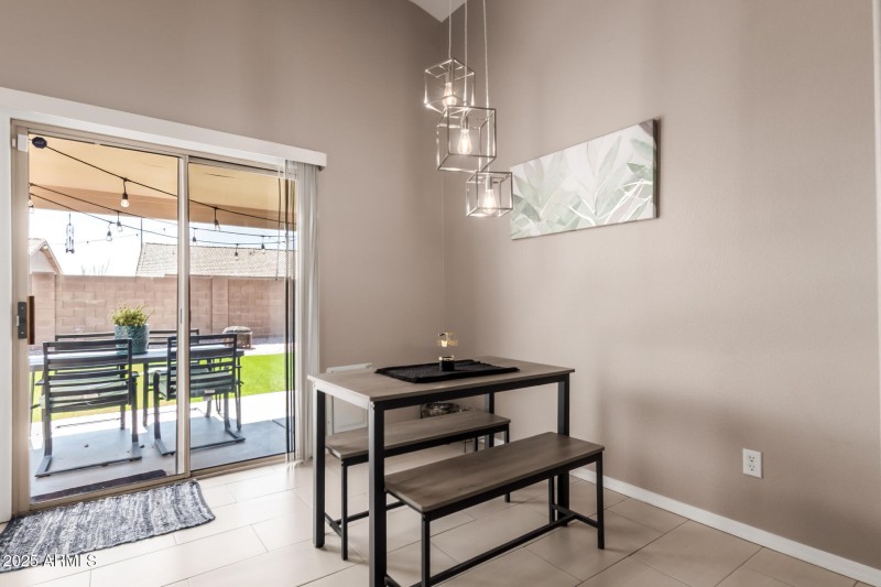 Dining are w/updated light fixture