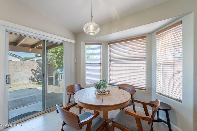 Breakfast Nook @ Kitchen