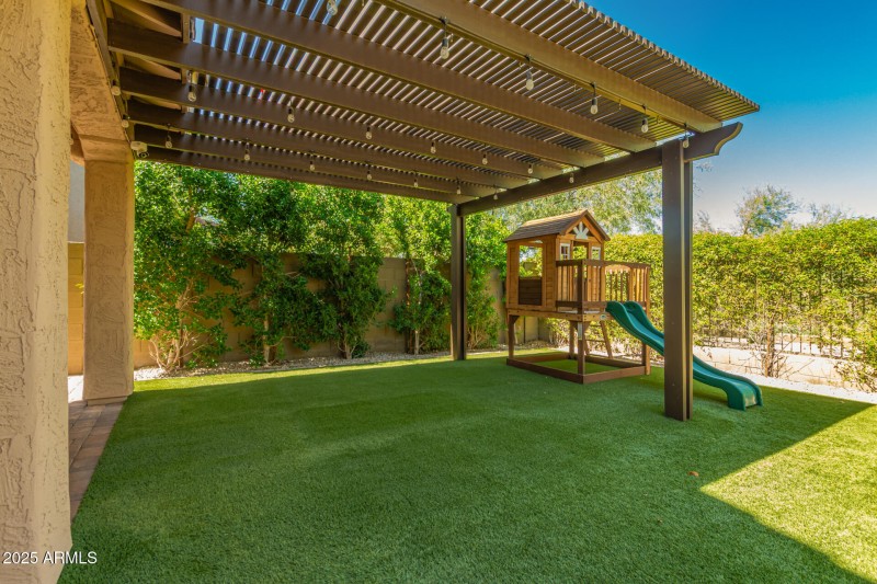Pergola / Artificial Turf