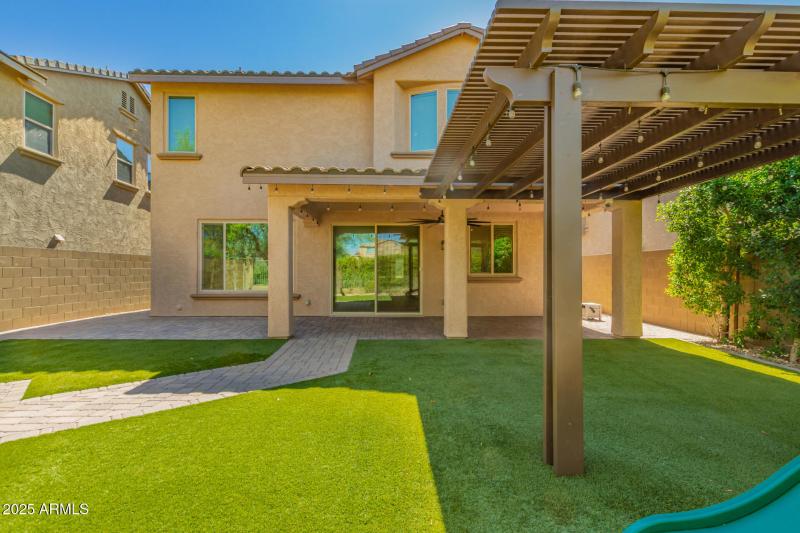 Pergola / Artificial Turf