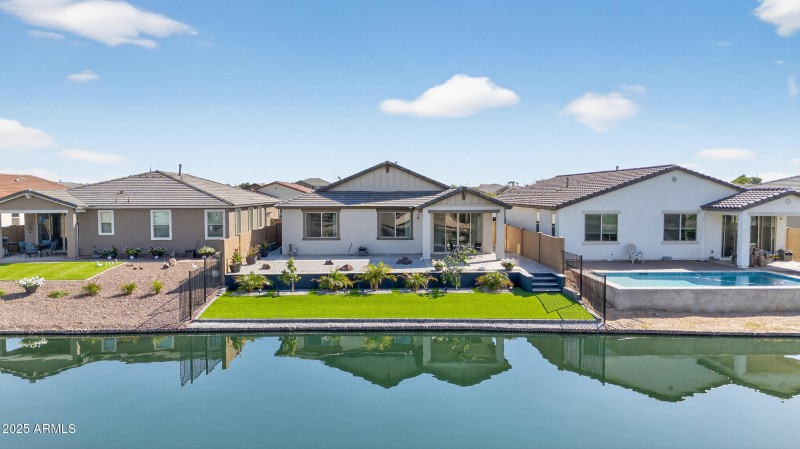 17_011_810_a4m_drone