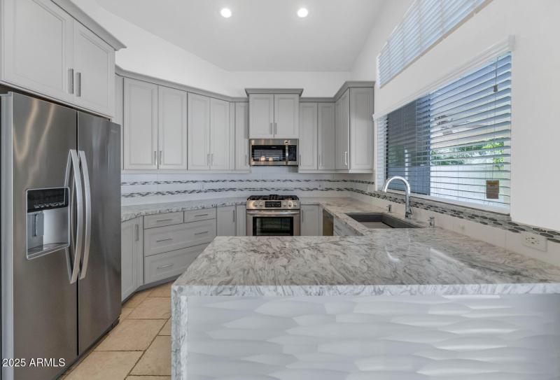 18624 N 39th St-large-009-007-TOD8855-14