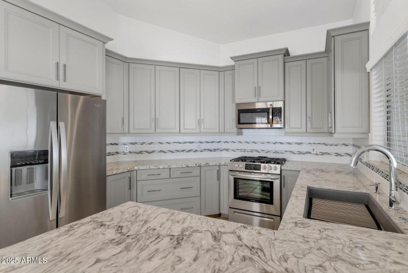 18624 N 39th St-large-010-014-TOD8836-14