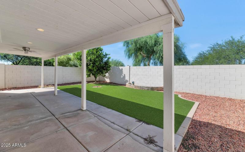 18624 N 39th St-large-021-015-TOD8850-15