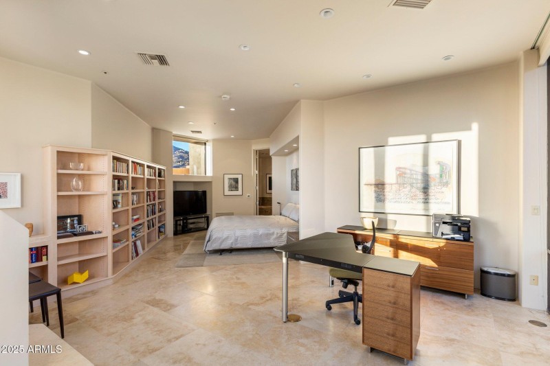 Guest Suite / Office